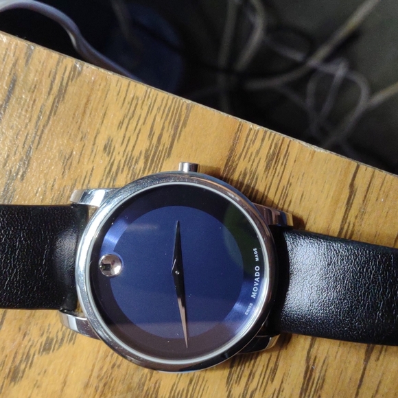 Men's Movado Watch with leather band and case - Picture 4 of 4